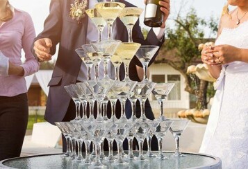 Så bygger du ett eget champagnetorn – steg för steg