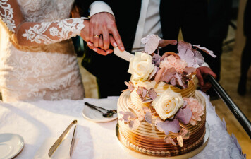 Här är 12 tårtor för vinterbröllopet att inspireras av