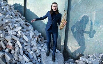 Popsaxofonisten Andreas Ferronato är bröllopets höjdpunkt